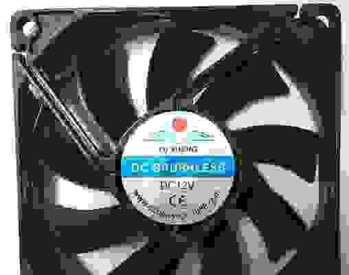 机箱风扇的安装方法（轻松学会安装机箱风扇的步骤和技巧）