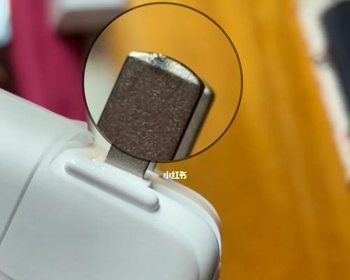手机充电口进水了怎么办？一键解决方法大揭秘（手机充电口进水无法充电，如何自救？）
