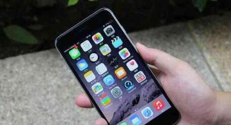 iPhone手机进水的处理方式（快速救援，拯救你的iPhone手机）