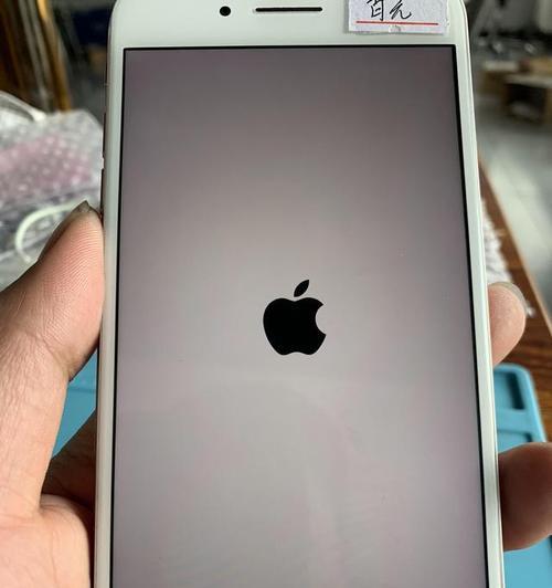 iPhone手机进水的处理方式（快速救援，拯救你的iPhone手机）