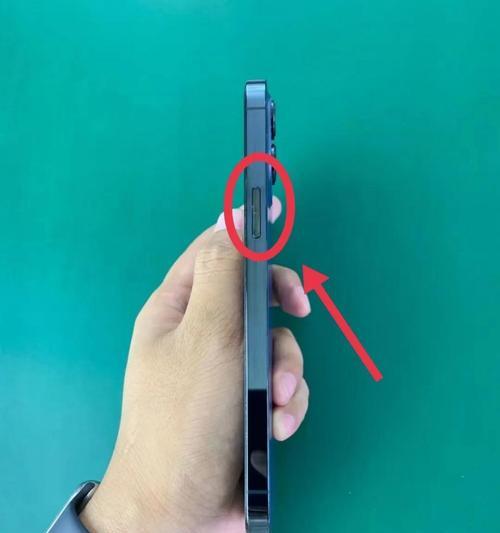 iPhone如何强制重启手机（通过简单的操作让iPhone重新启动）