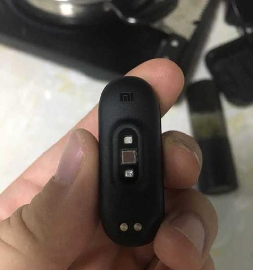 华为手环4开机教程（华为手环4开机步骤详解，让你快速上手）