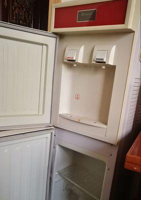 饮水机卡住头部的突发情况处理与预防（当饮水机卡住头部）