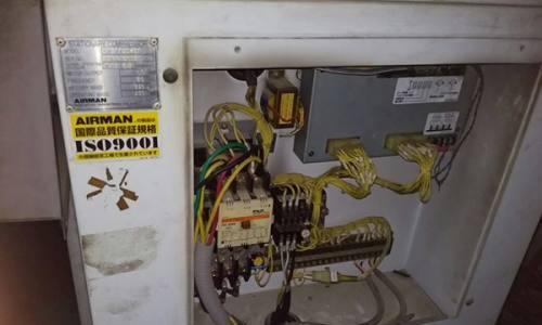 冰箱漏雪的原因及修理方法（冰箱漏雪）