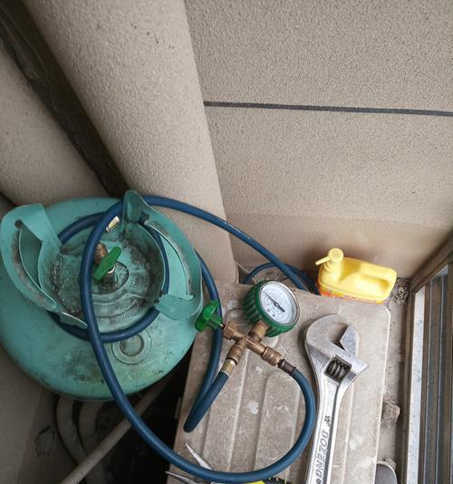 以空调加氟的排气原理与重要性（为什么空调加氟必须进行排气）