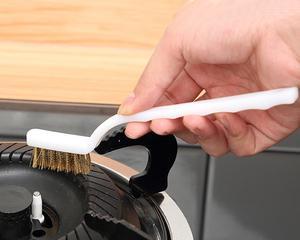 如何有效清洗油烟机——刷子的使用技巧（快速清洗油烟机）