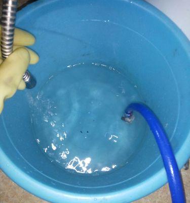 热水器内部管子清洗方法（保持热水器内部清洁）
