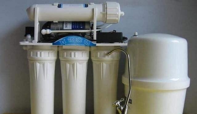 如何处理净水器排水口的问题（解决净水器排水口堵塞问题的关键步骤）