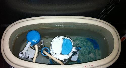 如何修理旋转洗衣机里面的漏水问题（解决洗衣机漏水的有效方法及注意事项）