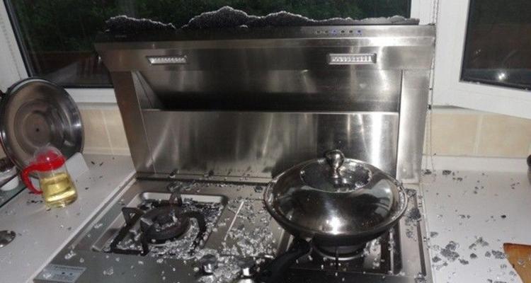 燃气灶突然出冷水怎么办（解决燃气灶突然出冷水问题的有效方法）