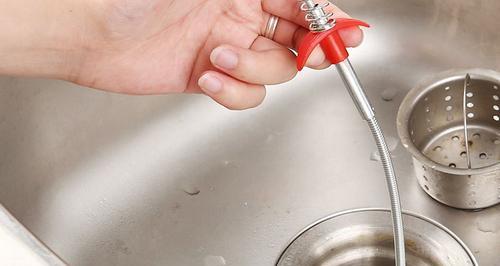 水管道堵塞的疏通方法（轻松解决家中水管道堵塞问题）