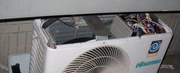空调内漏水的处理方法（解决空调内漏水问题的实用技巧）