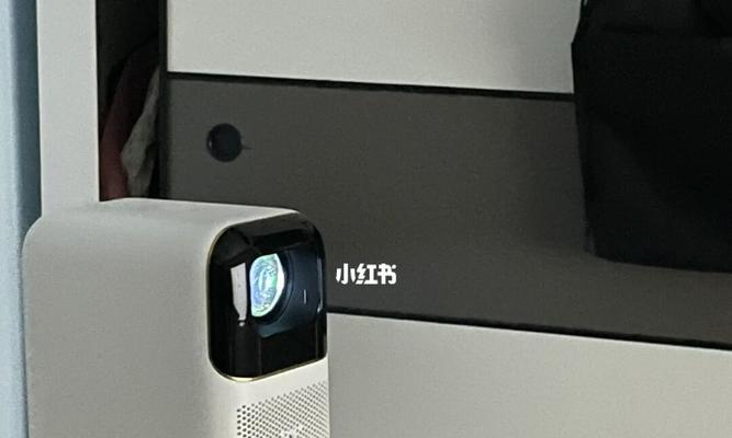 投影仪开机响的原因及解决方法（消除投影仪开机响声的有效措施）