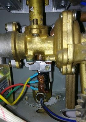 为何热水器通电却不加热（探究热水器通电无法加热的原因与解决方法）