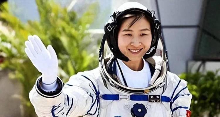 女航天员第一个是谁？她的成就和影响有哪些？
