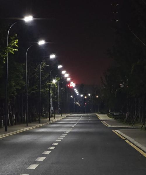 手机拍照在黑夜中效果如何？怎样提升夜间拍照质量？