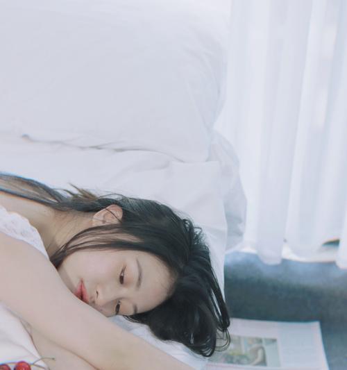 拍照姿势手拿手机床上怎么拍？有哪些创意？