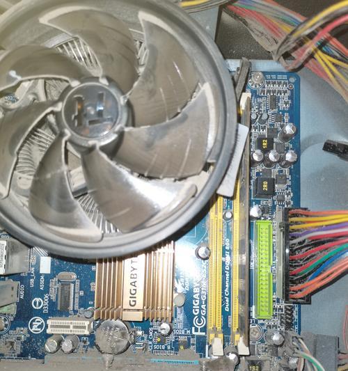 电脑机箱一键关机的具体操作步骤是什么？