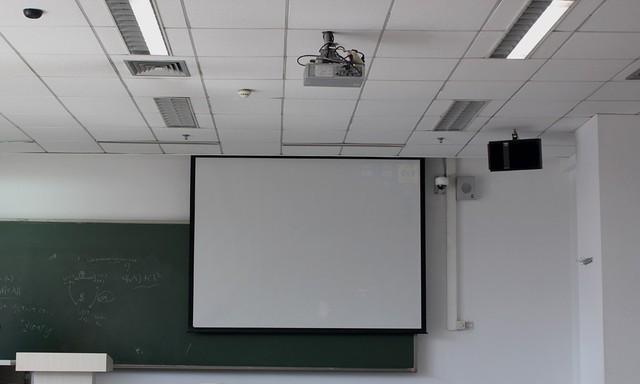 教室投影仪电脑画面怎么调？如何调整最佳显示效果？
