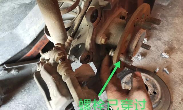 热水器车轮胎更换步骤是什么？更换轮胎时应注意哪些安全事项？