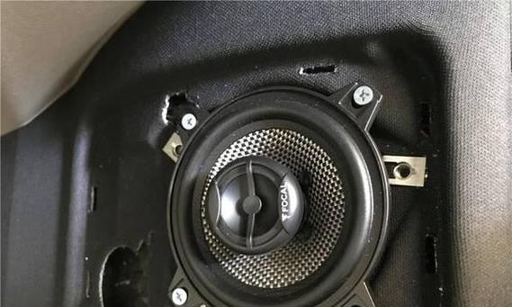 三厢车低音炮安装的最佳位置？